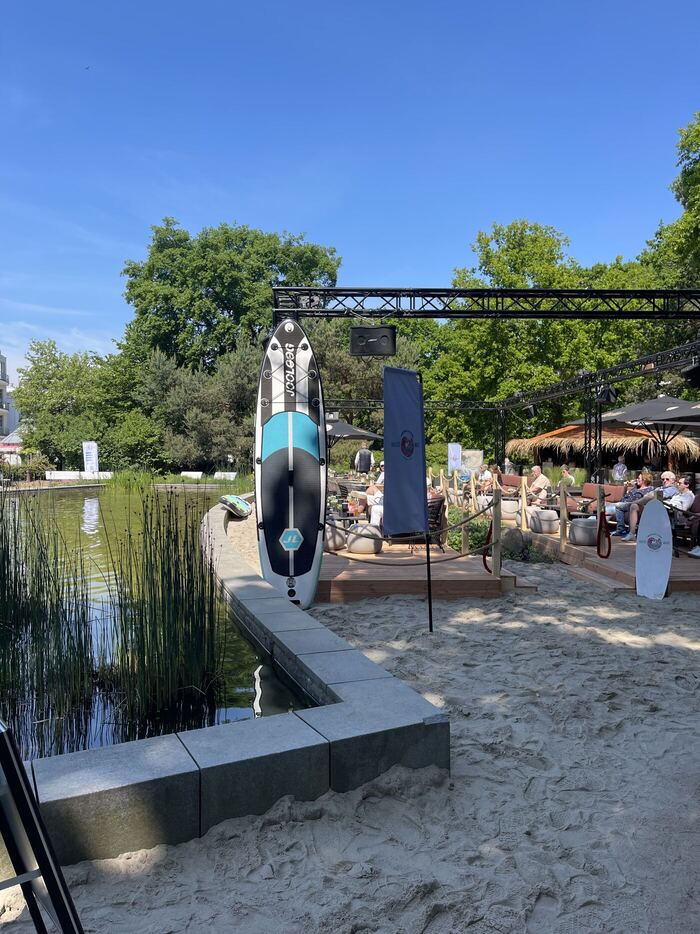 Stehende Welle am Wasser